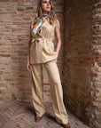 Completo beige in lino con gilet e pantalone