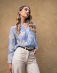 Camicia a righe con ricami celeste