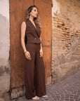 Completo sartoriale con gilet doppiopetto e pantalone fluido